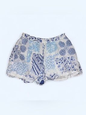 Altar’d State Women’s White & Blue Floral Flowy Shorts Size Large EUC